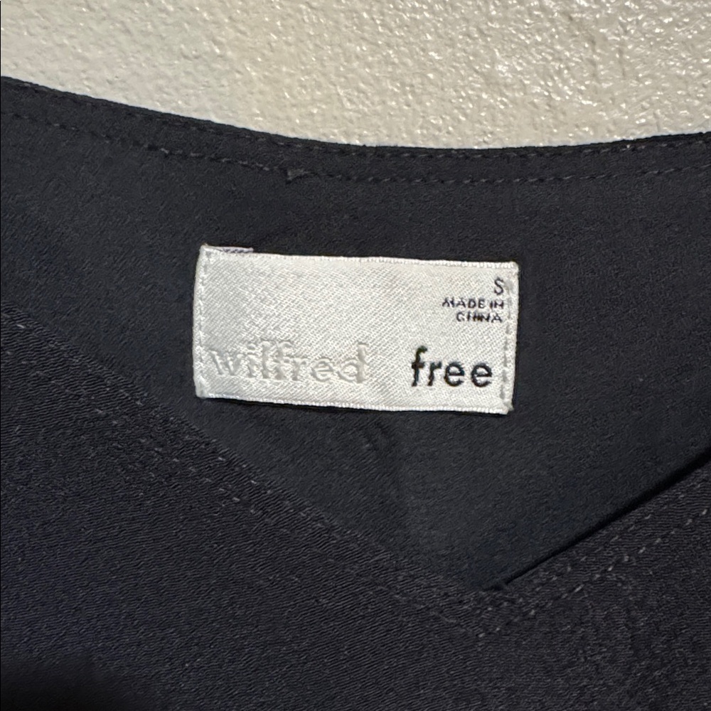 Wilfred Chic Black Spaghetti Strap Top size small - Picture 3 of 7